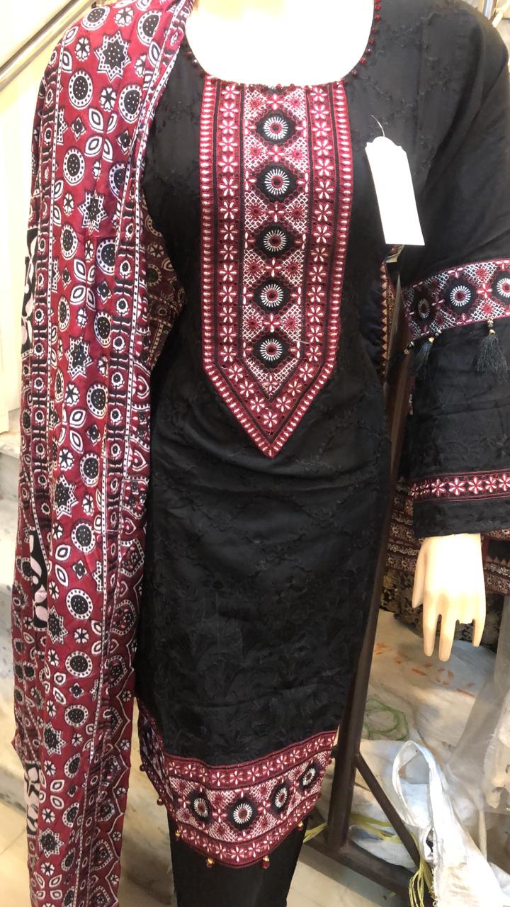 ajrak dupatta with black dress